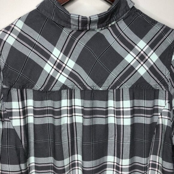 Torrid Grey Plaid Button Down shirt Size 2x - Picture 6 of 9